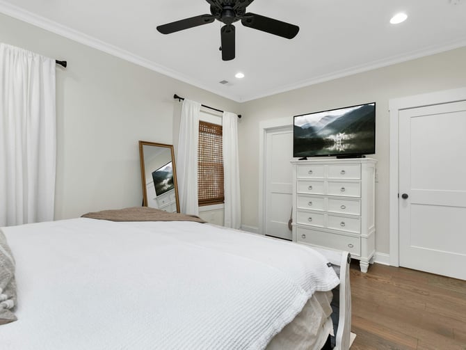 One of the king bedrooms or a double-queen room at Rocktop Nashville
